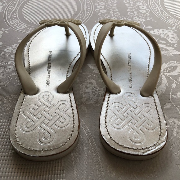 DVF Diane Von Furstenberg White Flip-Flop Sandals Women’s Size 7 Slip-On Shoes - Picture 4 of 16